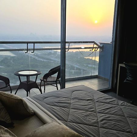The Luxe Living Hotel Noida Buitenkant foto
