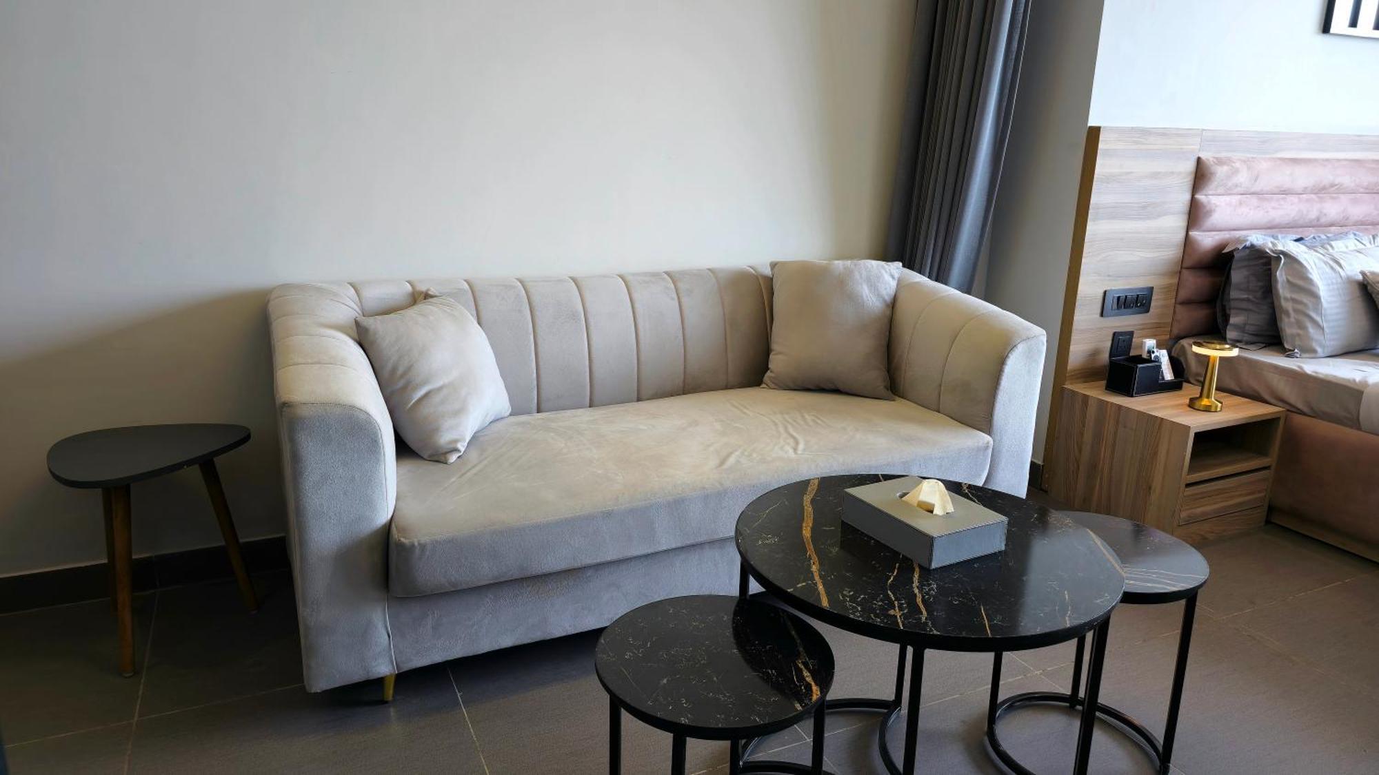 The Luxe Living Hotel Noida Buitenkant foto