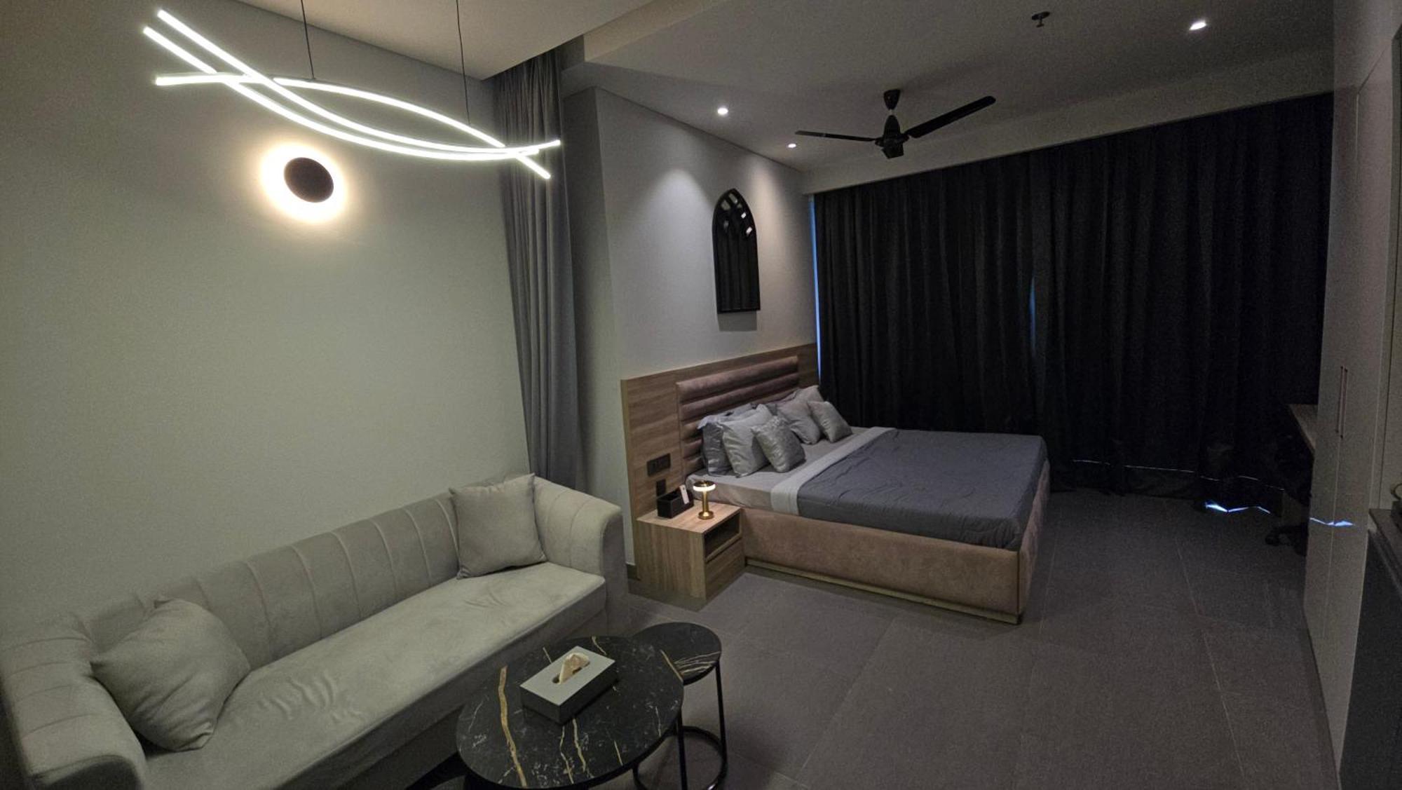 The Luxe Living Hotel Noida Buitenkant foto